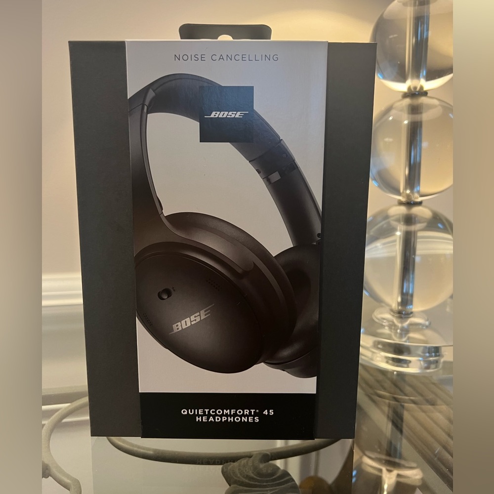 Bose QuietComfort 45 - Headphones with Mic - Noise canceling, Brand new